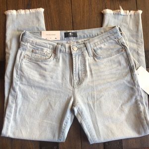 7 FOR ALL MANKIND JEANS. Size 28. NWT. Light blue denim 👖.